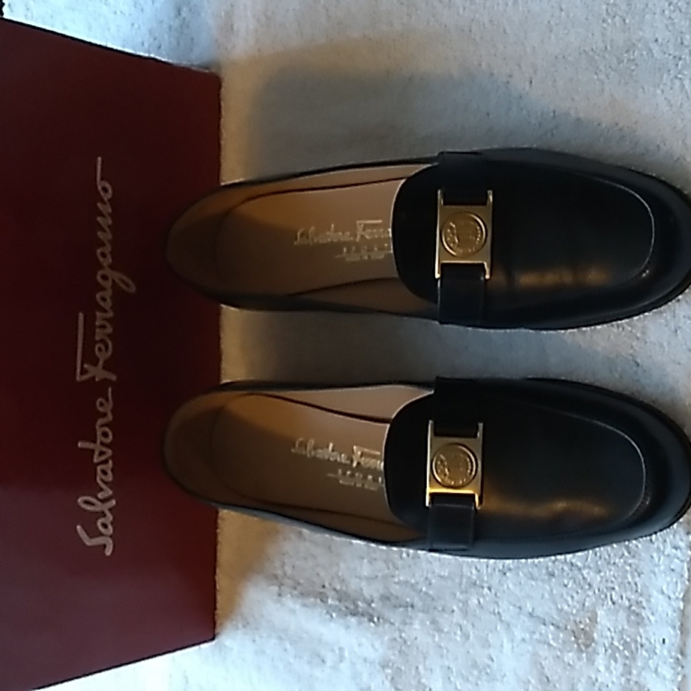 Ferrigamo sport navy blue loafer